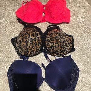 Never worn Set of 3 bras 32DD & 34DD